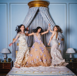 Princess Ananya Raje Scindia, Aria Mehta and Shloka Birla, le Bal des Debutantes, Shangri-La, Paris, France